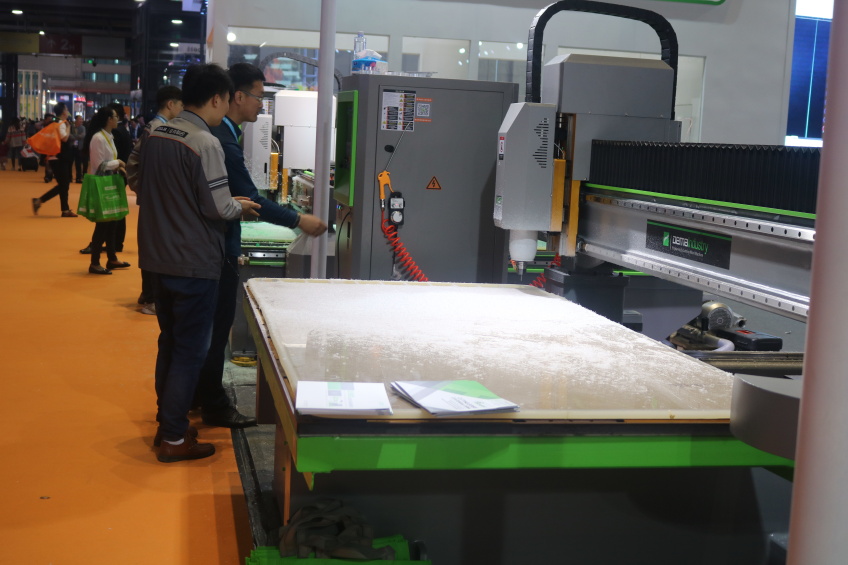 得马广告雕刻机维护