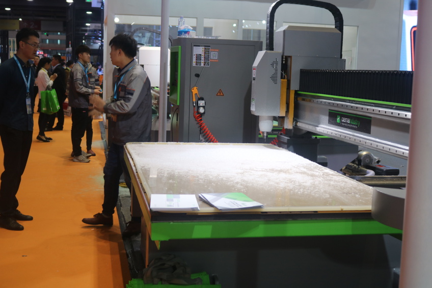 得马广告雕刻机介绍