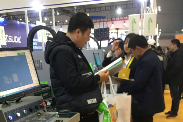 仔细阅读得马产品