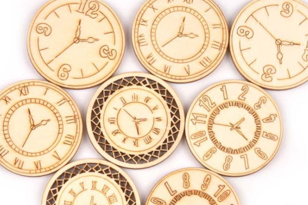 广告雕刻机加工木片钟表 广告雕刻机加工木片钟表