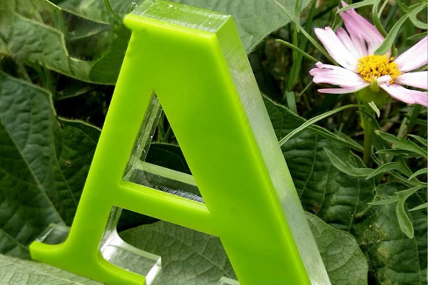 广告雕刻机切割水晶字 广告雕刻机切割水晶字