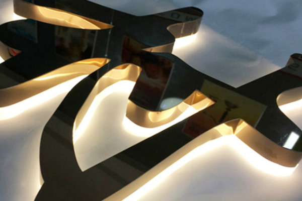 广告雕刻机加工发光字 广告雕刻机加工发光字