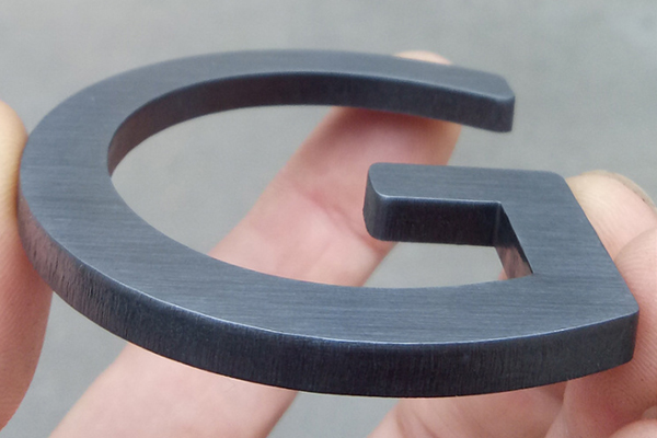 广告雕刻机加工的金属字 广告雕刻机加工的金属字