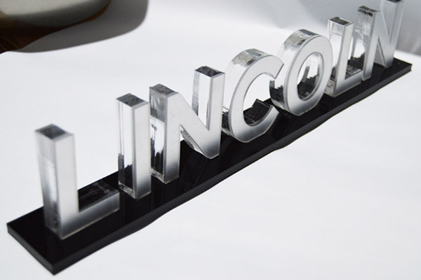 广告雕刻机加工的水晶字 广告雕刻机加工的水晶字