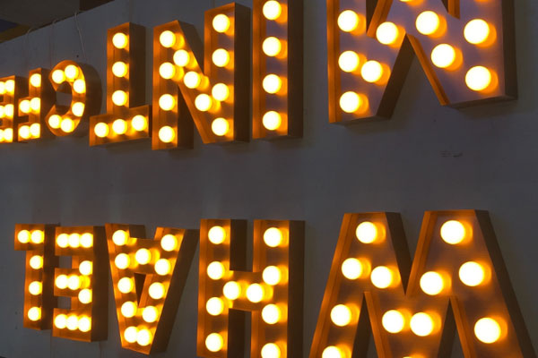 灯泡发光字展示 灯泡发光字展示