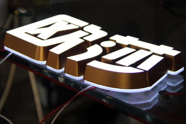 雕刻机加工的高亮斜边迷你字  雕刻机加工的高亮斜边迷你字