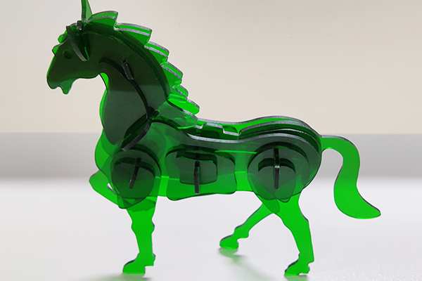 得马Z3切割的亚克力马 得马Z3切割的亚克力马