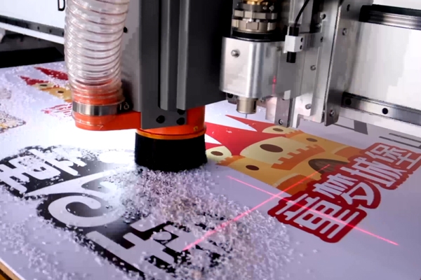 得马-Z3高速巡边雕刻机巡边切割中 得马-Z3高速巡边雕刻机巡边切割中