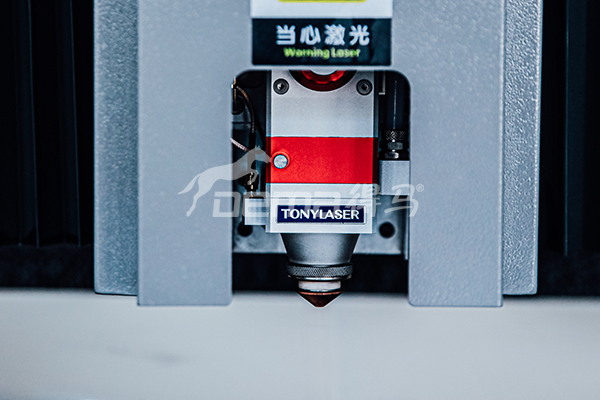 得马光纤激光切割机局部图 得马光纤激光切割机局部图