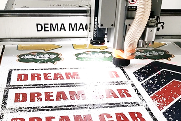 得马Z3高速巡边雕刻机展示 得马Z3高速巡边雕刻机展示