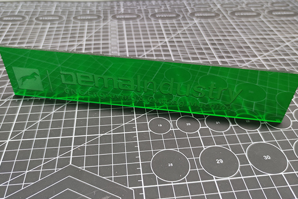 得马Z3高速巡边雕刻机加工的亚克力板 得马Z3高速巡边雕刻机加工的亚克力板