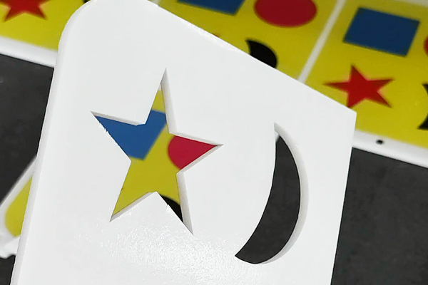 得马Z3高速巡边雕刻机巡边切割的KT板 得马Z3高速巡边雕刻机巡边切割的KT板