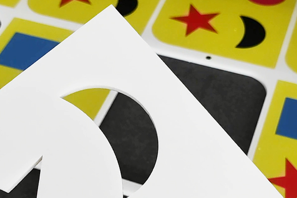 得马Z3高速巡边雕刻机切割的KT板 得马Z3高速巡边雕刻机切割的KT板