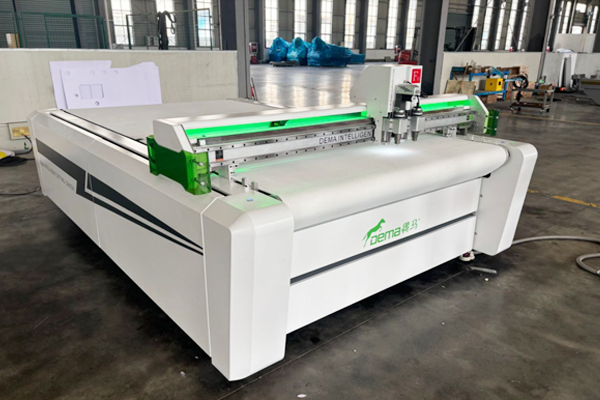 得马F11高速巡边异形裁切机 得马F11高速巡边异形裁切机