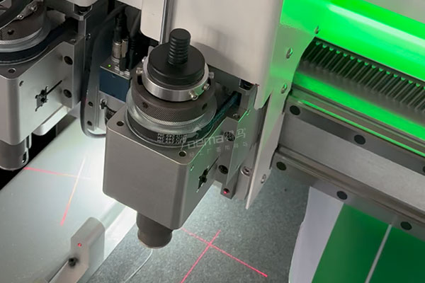 得马F11高速裁切机局部展示 得马F11高速裁切机局部展示