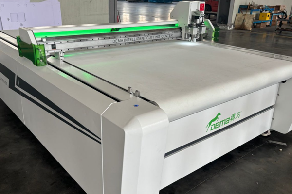 得马F11高速异形裁切机 得马F11高速异形裁切机