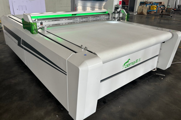 得马F11高速裁切机 得马F11高速裁切机