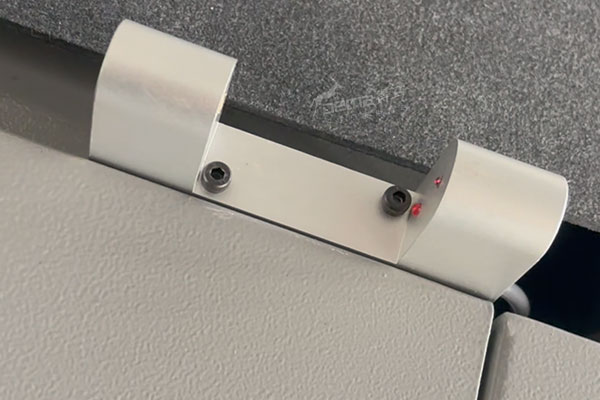 得马F11高速裁切机的激光对刀仪 得马F11高速裁切机的激光对刀仪