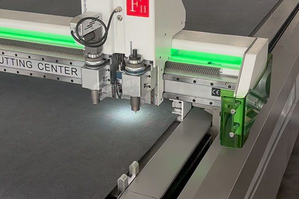 得马F11高速裁切机侧面展示 得马F11高速裁切机侧面展示