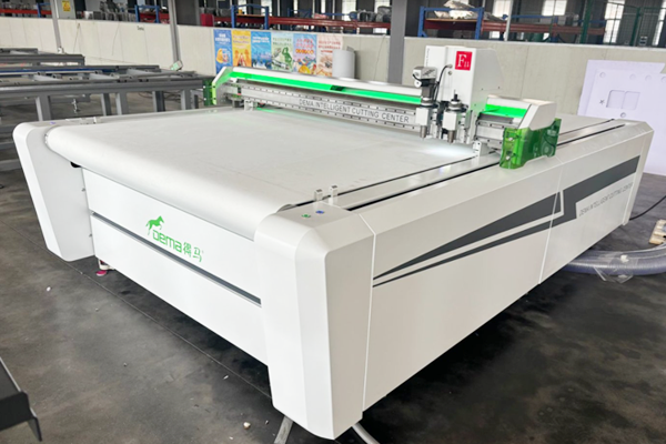 得马F11高速裁切机侧面 得马F11高速裁切机侧面